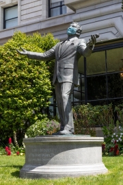 The statue of singer Tony Bennett is seen with a protective mask in San Francisco, CA, on April 25, 2020 . The famed singer Tony Bennett lead a virtual singalong of his hit “I Left My Heart In San Francisco” that as a tribute to frontline workers and San Francisco Bay Area residents who continue to shelter in place due to COVID-19.