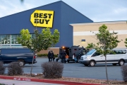 Policemen arresting some of the looters  who broke into a local Best Buy store in Emeryville , CA, on May 30, 2020.