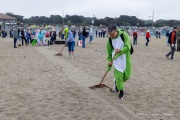 Volunteers work to lay out the design of a human banner on a beach in San Francisco on March 27, 2026. The “No Kings” protests drew thousands of people across the city as part of a nationwide day of action opposing President Donald Trump’s administration. The rallies were among thousands held across the United States, with demonstrators raising concerns about what they describe as threats to free speech, voting rights, and the war in Iran.